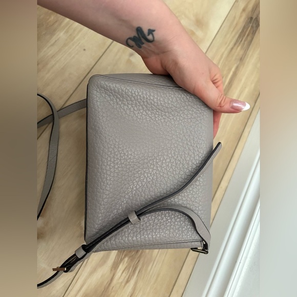 LIKE NEW- KATE SPADE - Carter Street Berrin Crossbody- In pebble leather - Picture 5 of 7